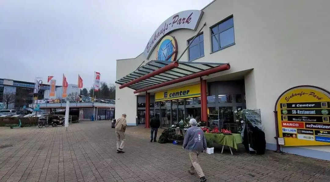 Aktuelles 10 Eindrücke von unserem Info-Stand, 30.11.24 La Piazza, Überlingen